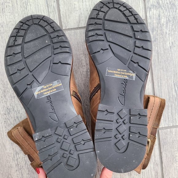 Clarks women's biker boots brown leather mid calf buckles size 8 - Picture 9 of 13